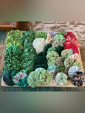 Handmade vintage Fabric Yo-Yo Quilt Pieces, total of 50!